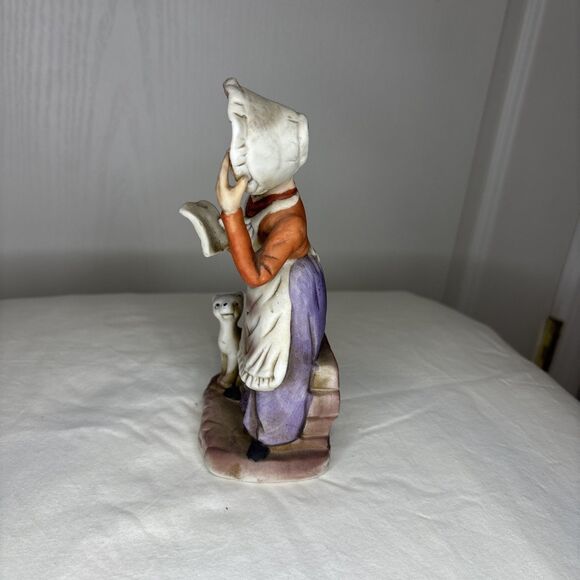 Vintage Collectable  Figurine of Old Woman Holding Papers in Front of a Cat - Picture 2 of 8
